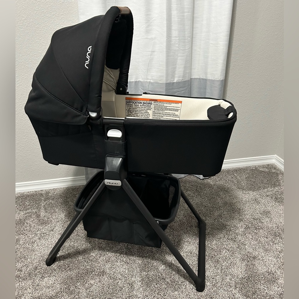 Nuna baby Mixx series bassinet + stand.